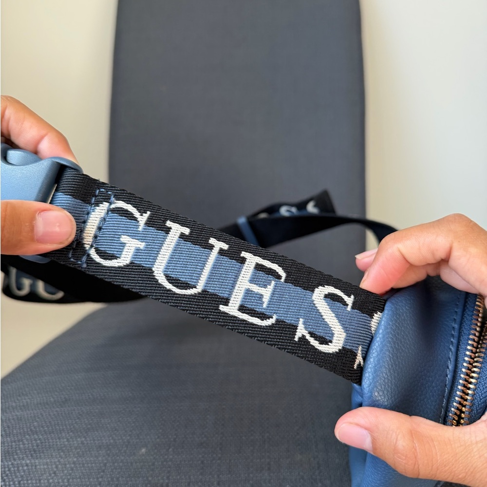 GUESS | BAGs | Guess Los Angeles Crossbody Blue - Picture 6 of 6